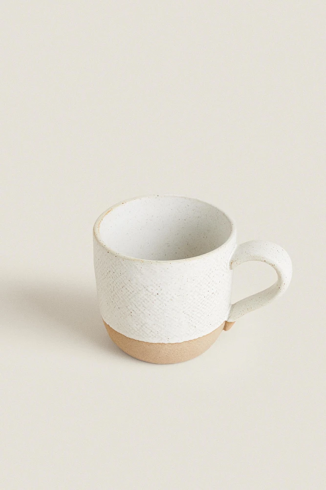 MUG WITH RAISED DESIGN