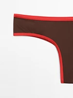 Bas de bikini contrastant