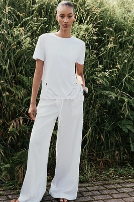 EMBROIDERED T-SHIRT