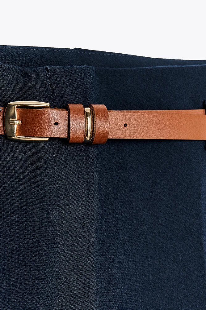 PANTALON À REVERS ET CEINTURE