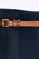 PANTALON À REVERS ET CEINTURE