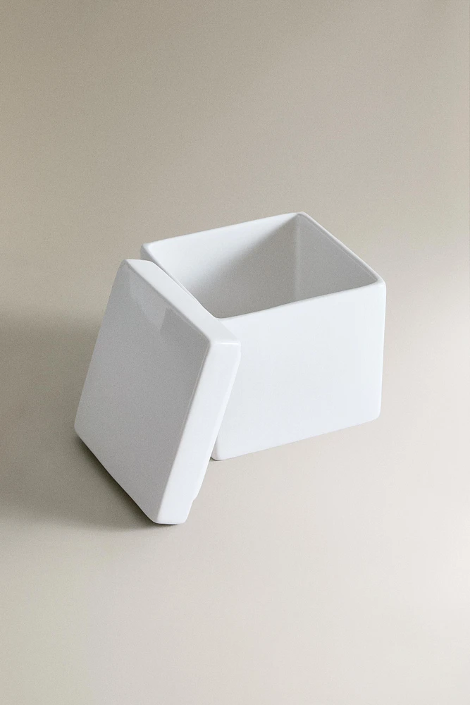 WHITE EARTHENWARE BATHROOM STORAGE JAR