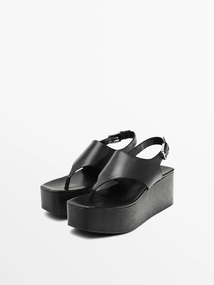 Wooden wedge sandals