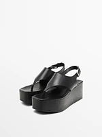 Wooden wedge sandals