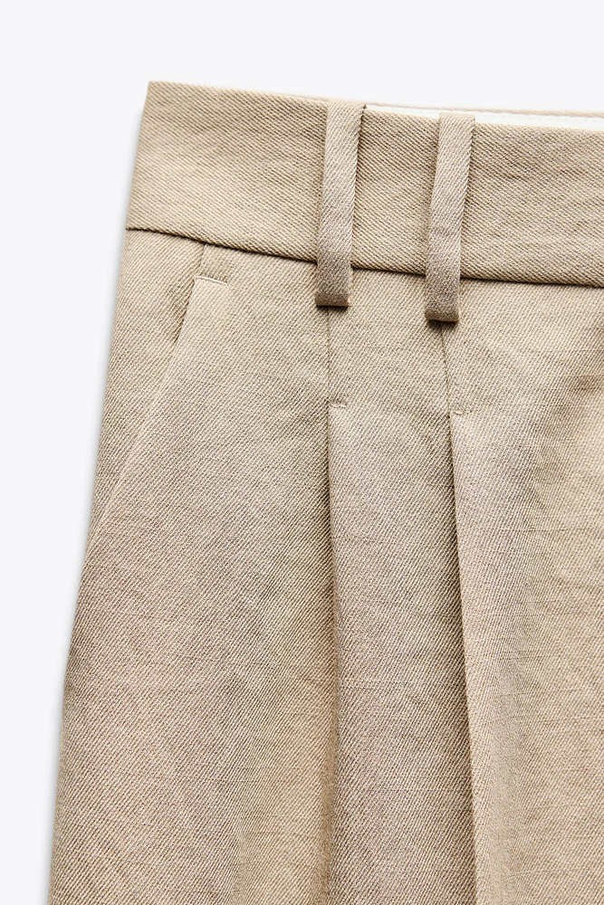 STRAIGHT CUT PLEATED PANTS