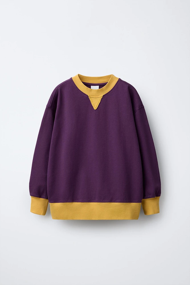 T-SHIRT EN MATIÈRES VARIÉES