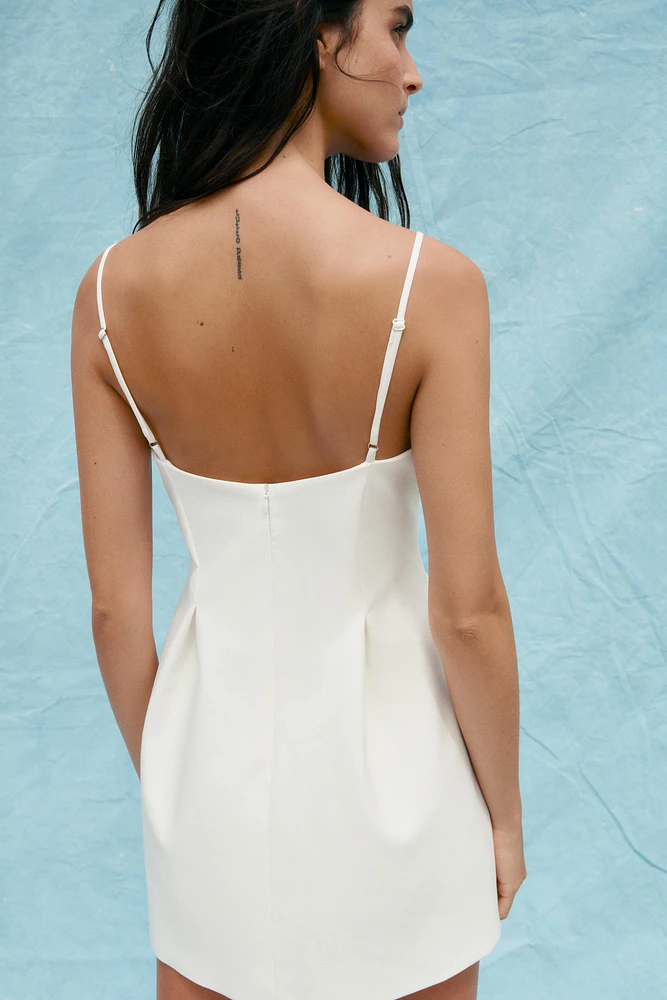 ROBE COURTE À BRETELLES