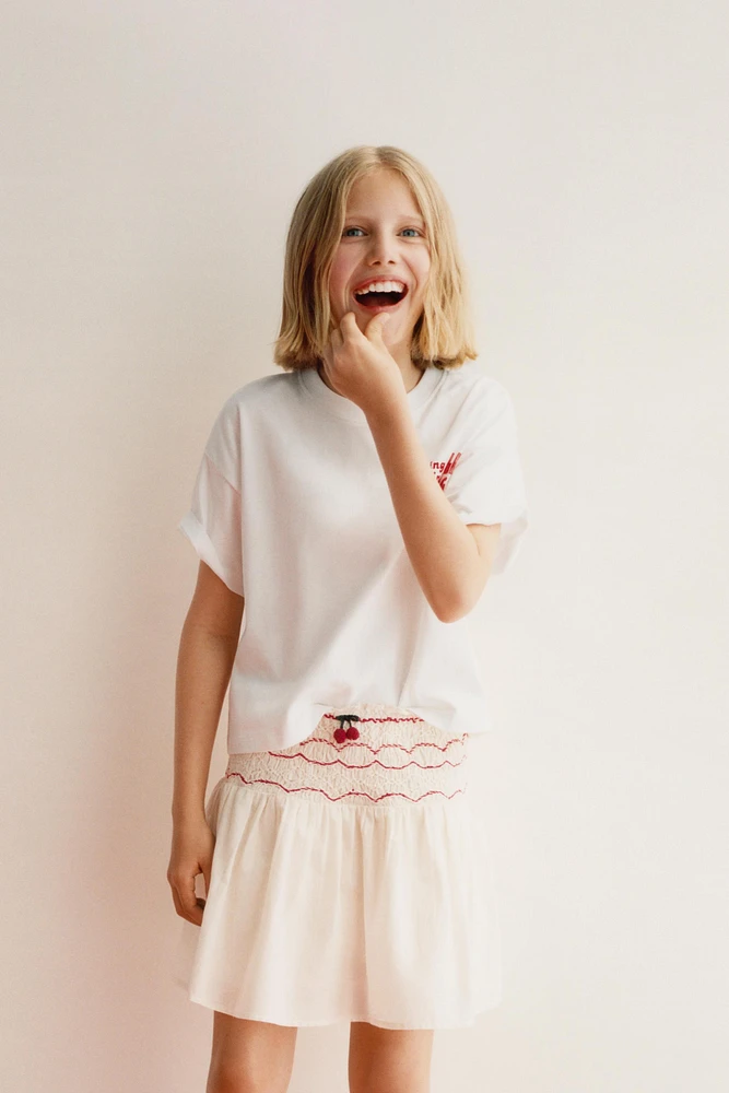 JUPE-SHORT BRODÉE CERISES