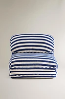 STRIPED FOLDING LOUNGE CHAIR