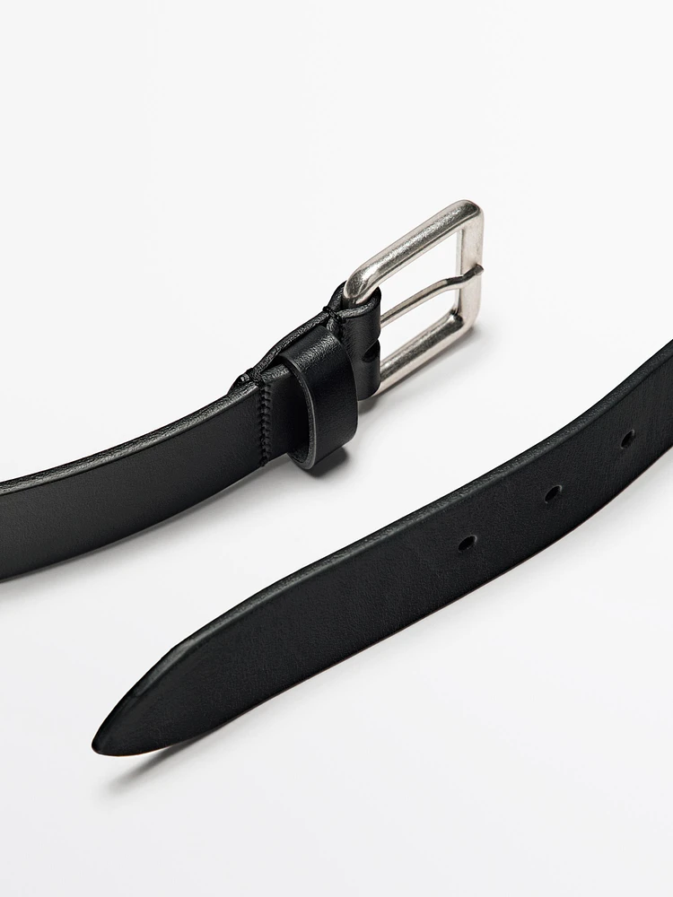 Leather belt with metallic buckle