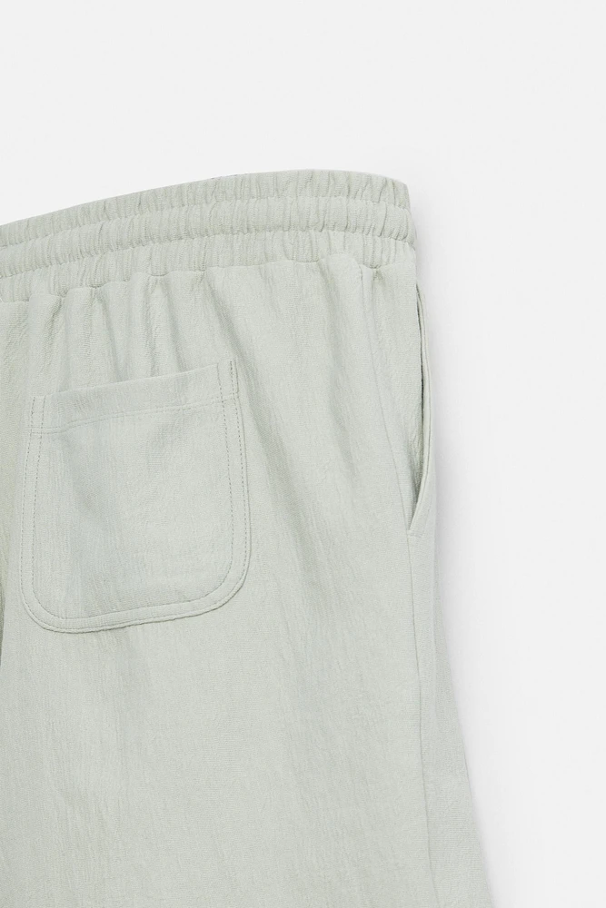TEXTURED JOGGER SHORTS