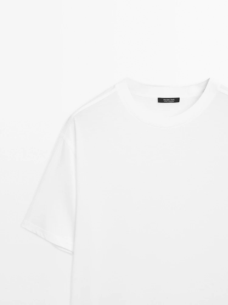 T-shirt with seam detail on the sleeve