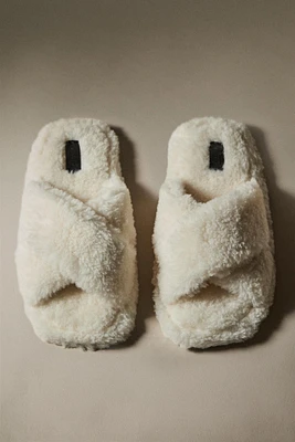 SHEEPSKIN CROSSOVER SLIPPER