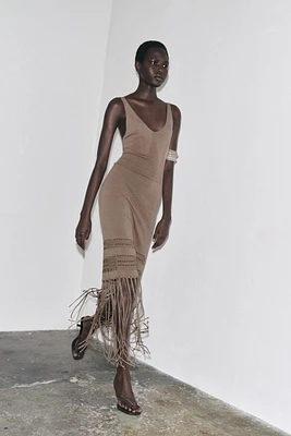 ROBE EN MAILLE À FRANGES
