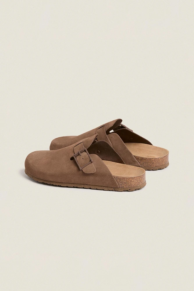 LEATHER CLOGS WITH BUCKLE