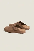 LEATHER CLOGS WITH BUCKLE
