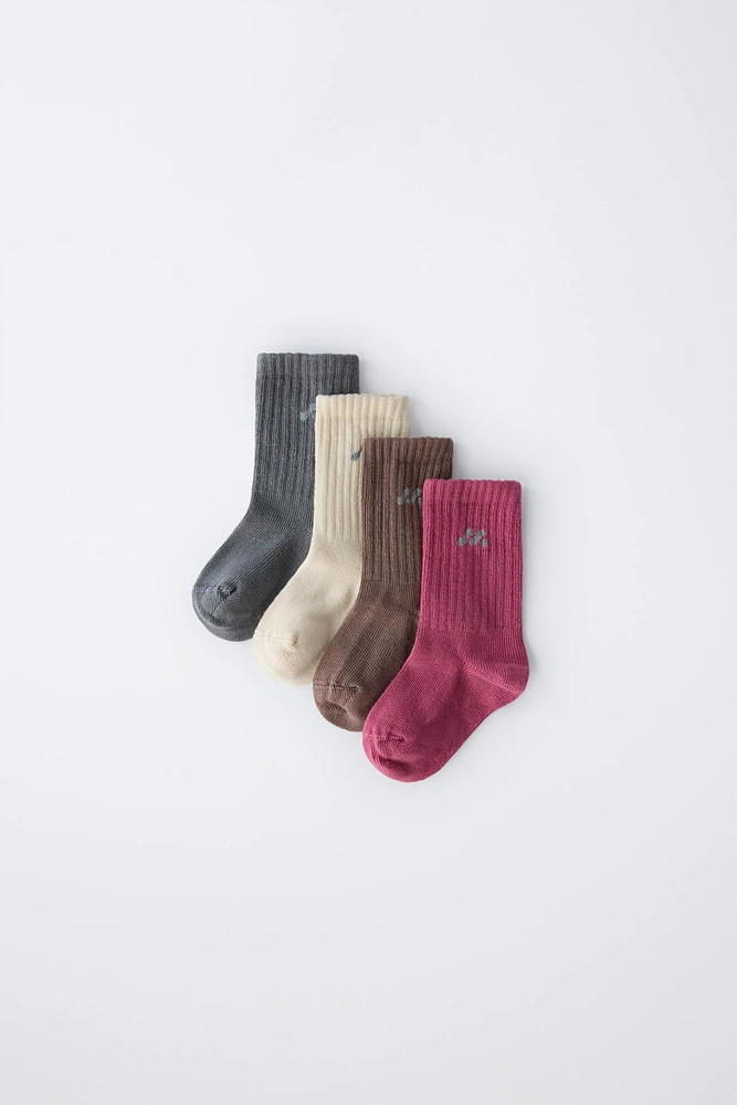 LOT DE QUATRE CHAUSSETTES AVEC LOGO