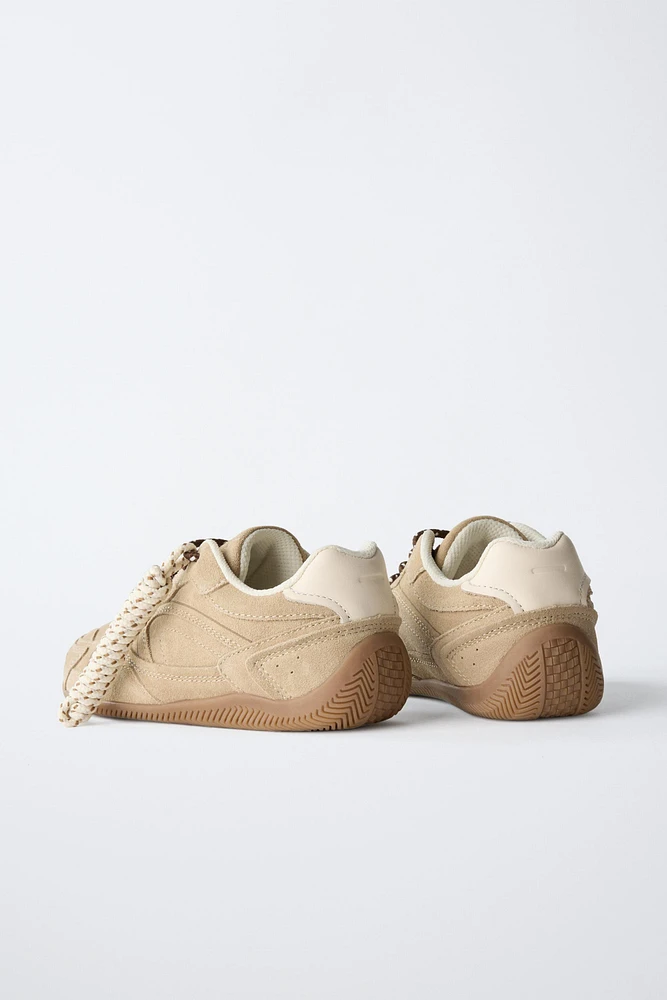 TENNIS EN CUIR À LACETS