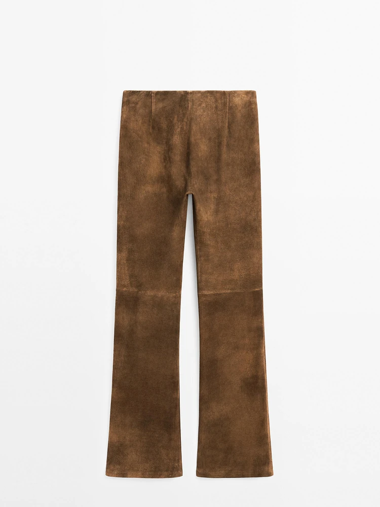 Pantalon flare en cuir finition daim