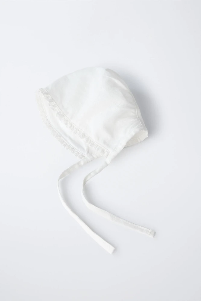 PLAIN LINEN BONNET WITH LACE