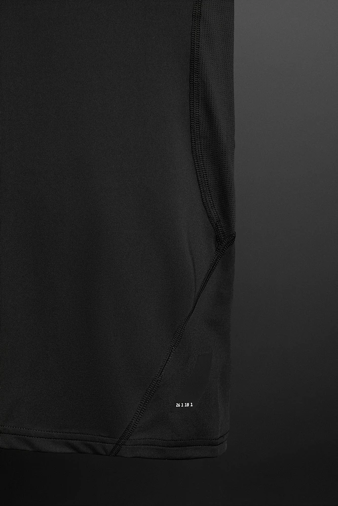 COMPRESSION T-SHIRT