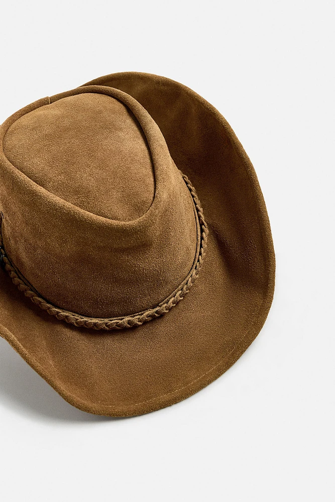 CHAPEAU EN CUIR DAIM