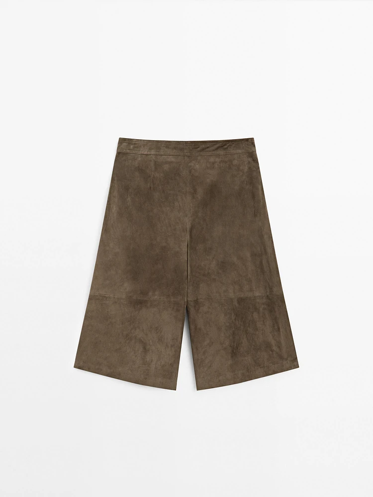 Bermuda long en cuir finition daim