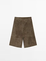 Bermuda long en cuir finition daim