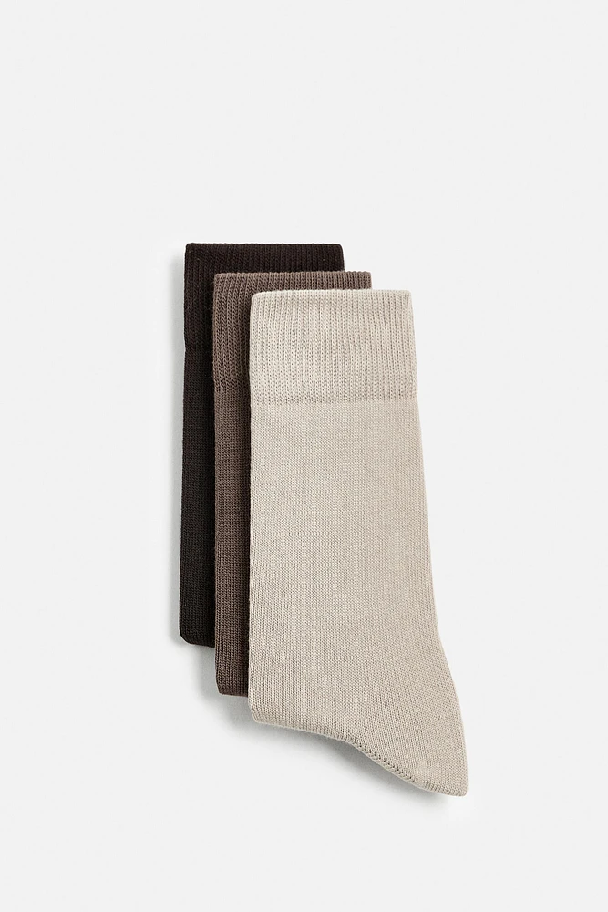 3-PACK OF MATCHING SOCKS