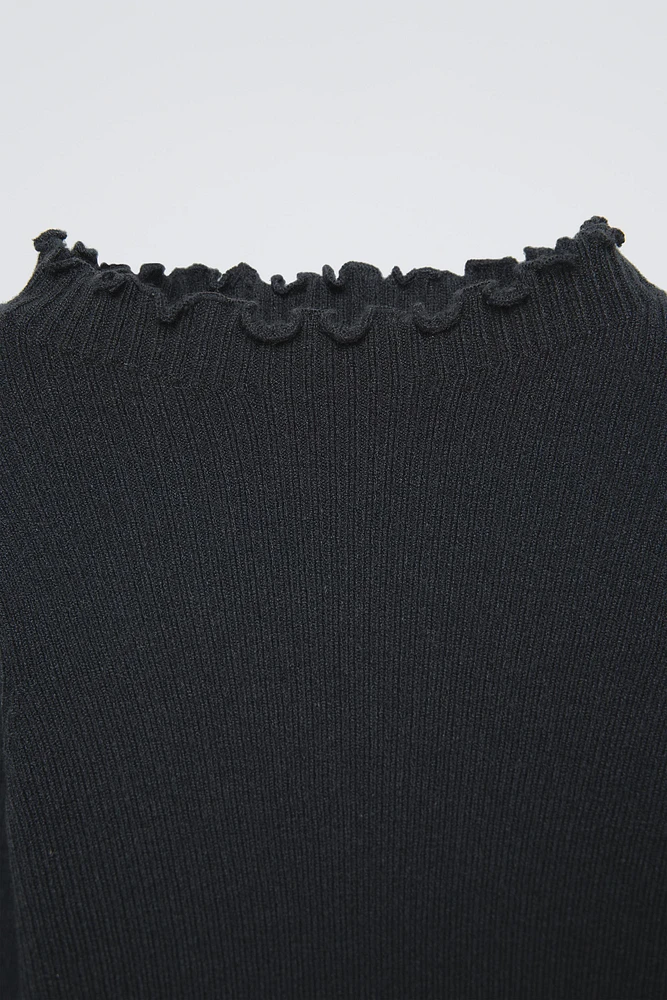 RIBBED KNIT SWEATER