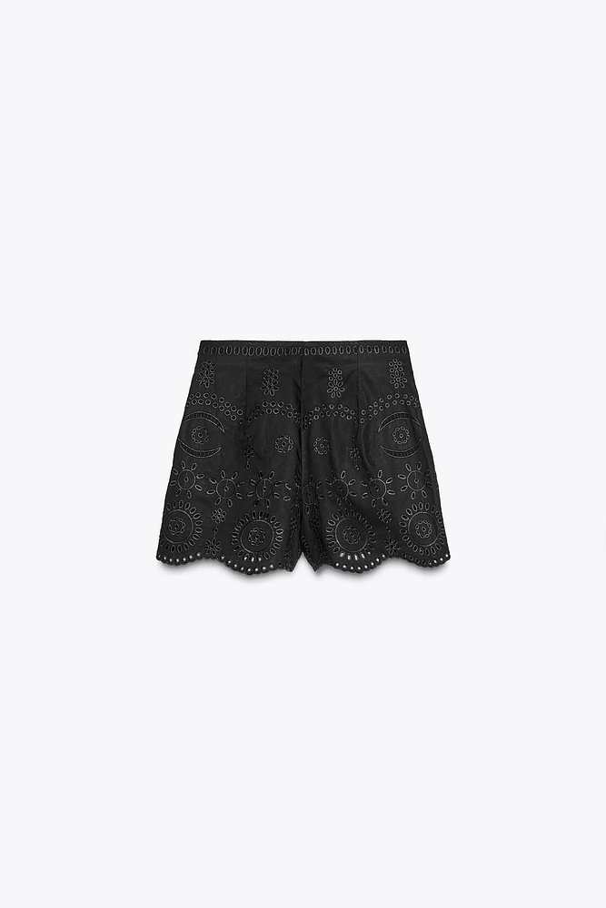 ZW COLLECTION PERFORATED EMBROIDERY BERMUDA SHORTS