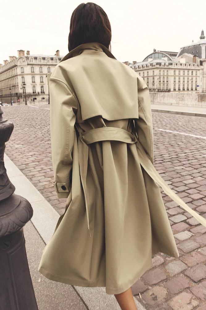 TRENCH DÉPERLANT À CEINTURE