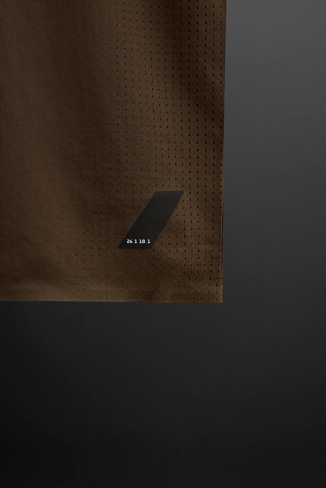 PERFORATED STRUCTURE T-SHIRT
