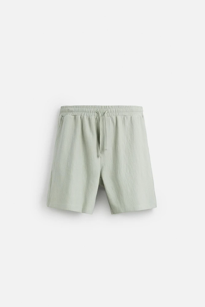 TEXTURED JOGGER SHORTS