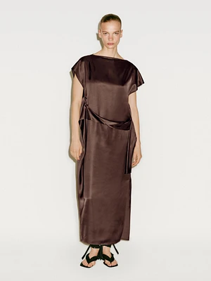 Robe satinée avec ceinture - Limited Edition