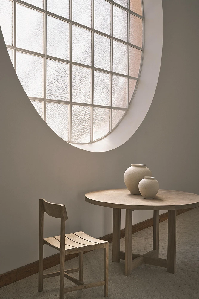 CHAIR 04