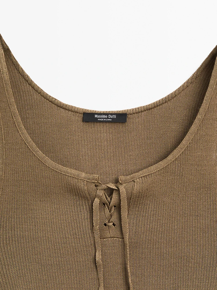 Ribbed knit top with tie detail