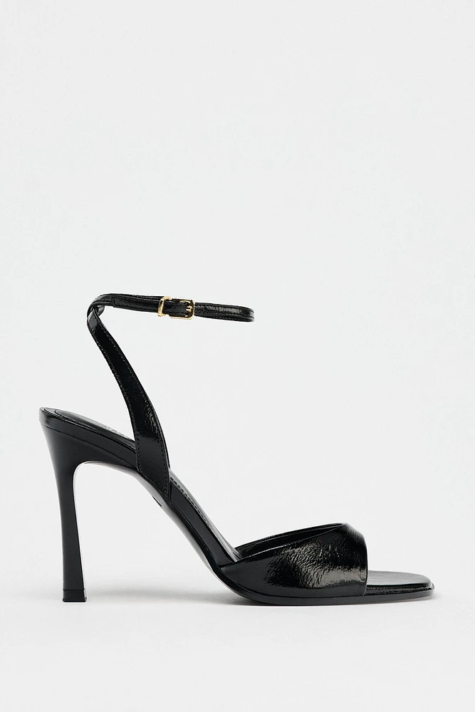 PATENT EFFECT HEELED SANDALS