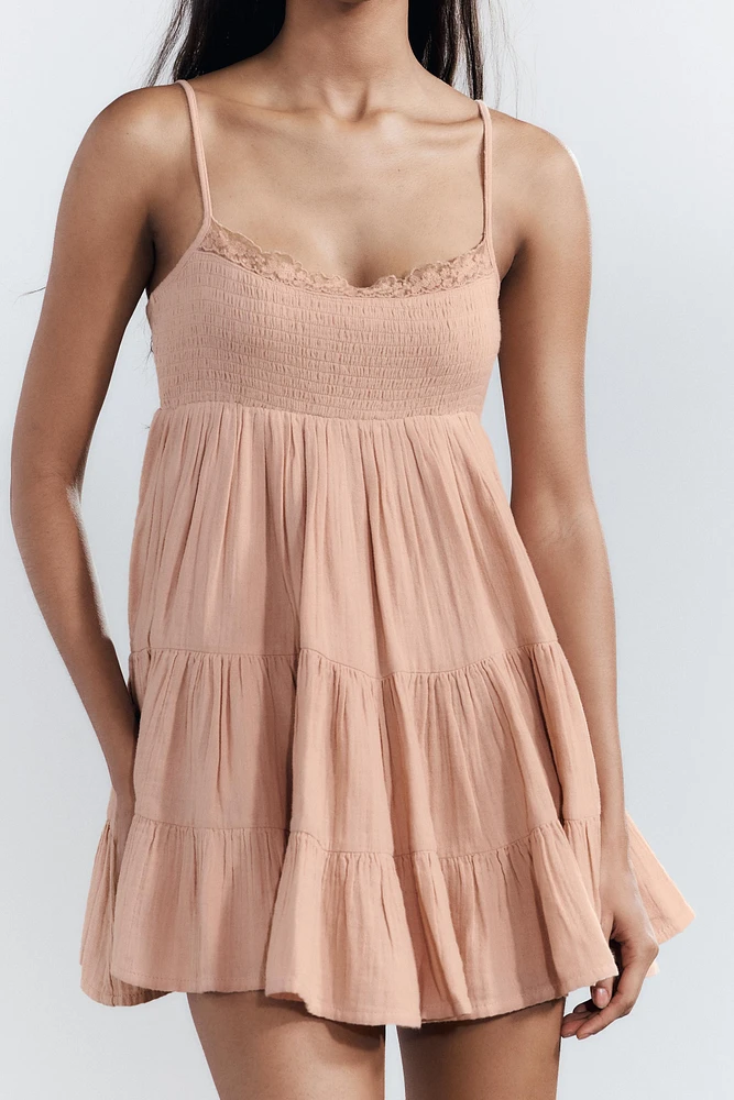 ROBE COURTE EN GAZE ET DENTELLE