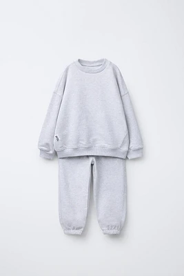 LABEL SWEATSHIRT AND JOGGER SET
