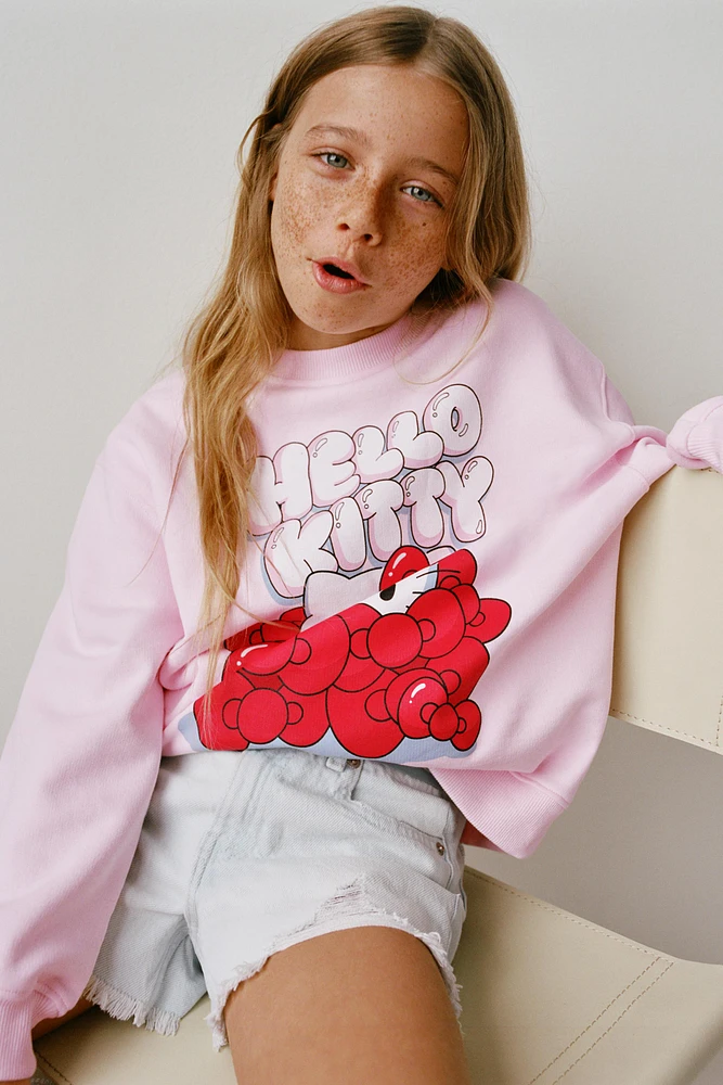 HELLO KITTY © PRINT SWEATSHIRT