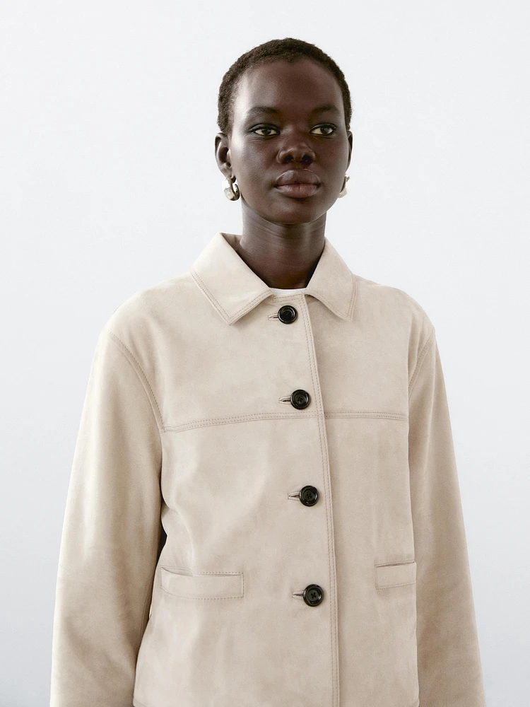 Veste courte à surpiqûres en cuir finition daim