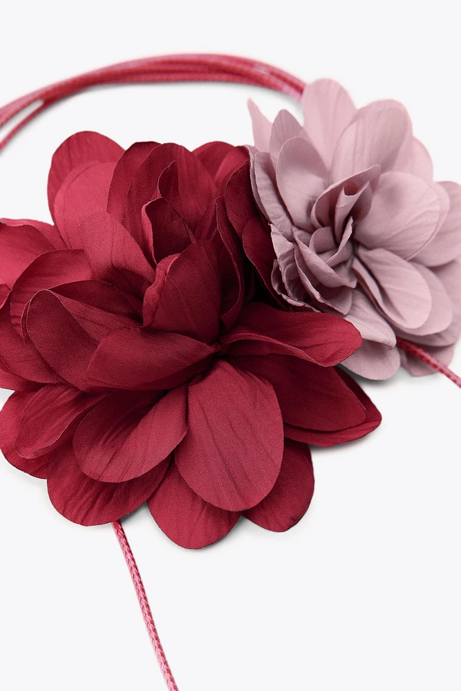 FLEURS POUR LE COU AVEC CORDON