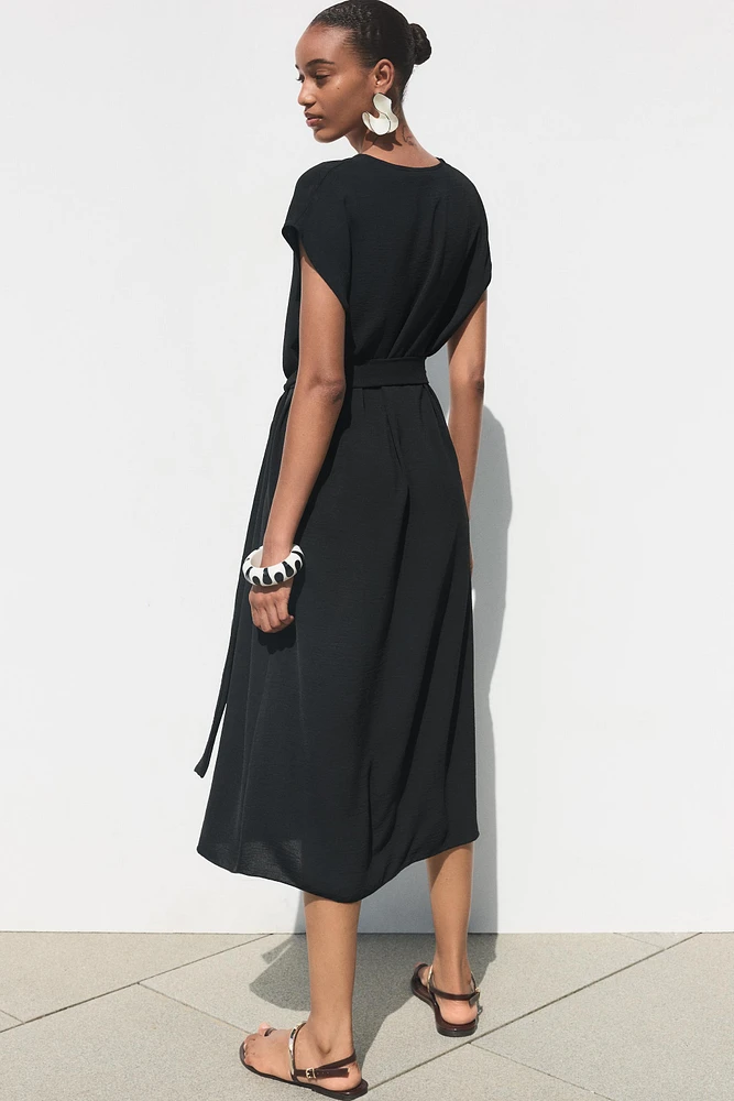 FLOWY BELTED DRESS