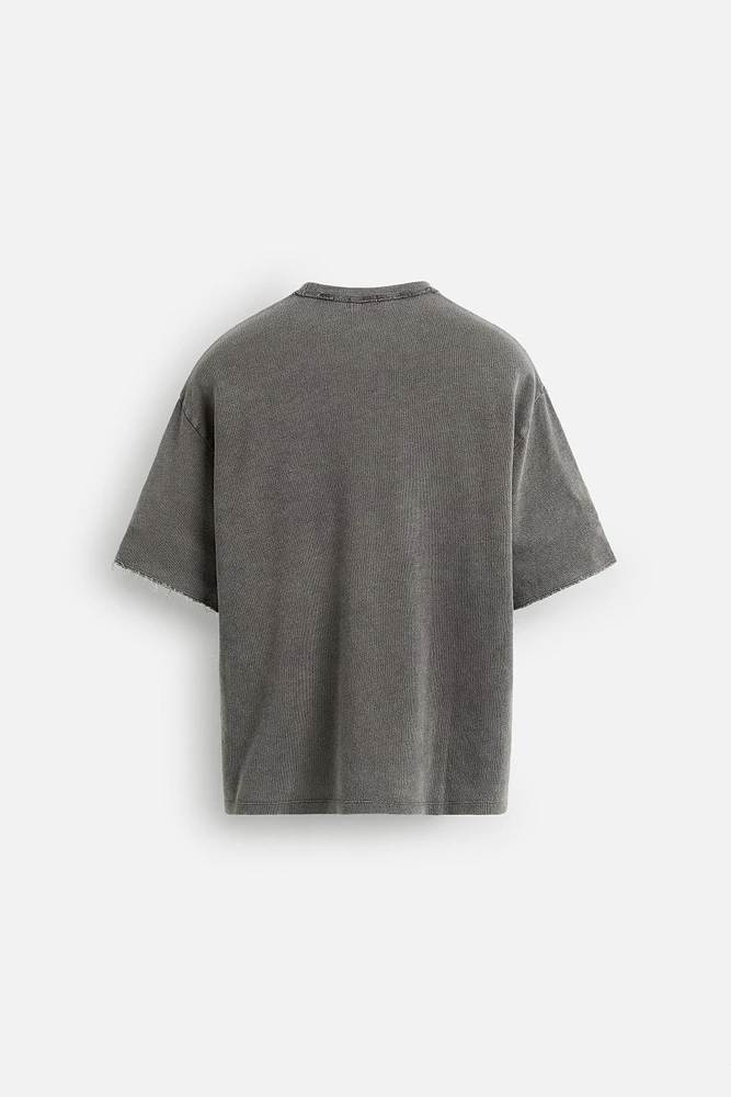 T-SHIRT EN MAILLE À IMPRIMÉ DÉLAVÉ
