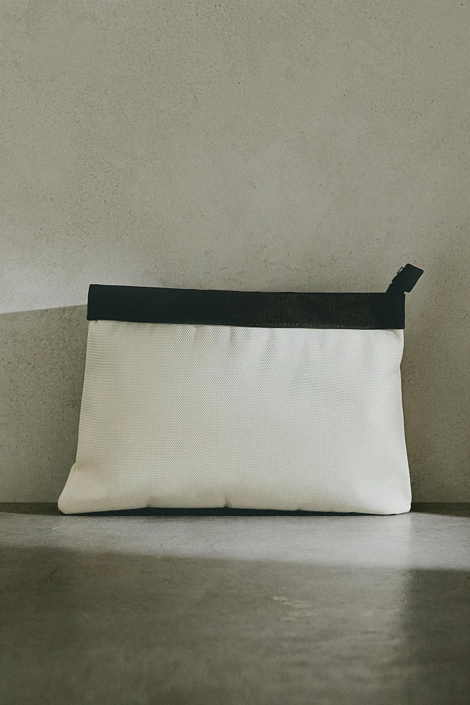 WATERPROOF TOILETRY BAG