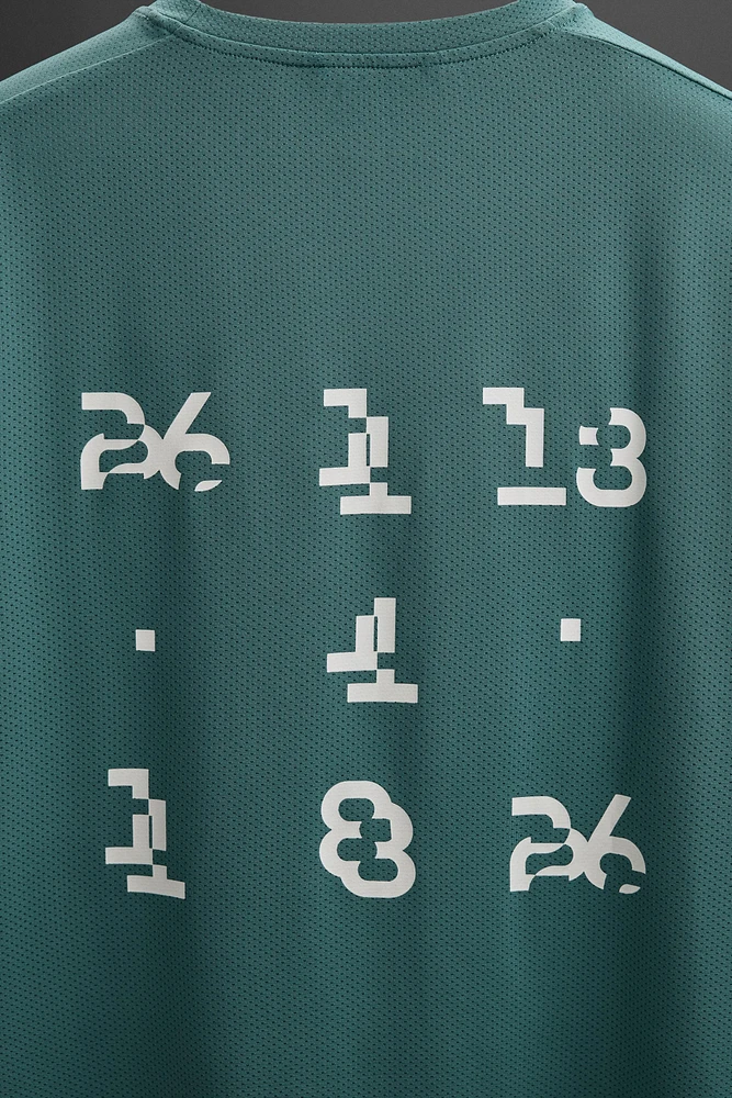 PERFORATED PRINT TRAINING T-SHIRT