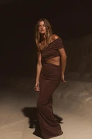 ROBE LONGUE ASYMÉTRIQUE CUT OUT