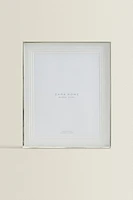 METAL PICTURE FRAME WITH A TIERED PASSE-PARTOUT