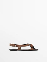 Flat leather sandals with buckles